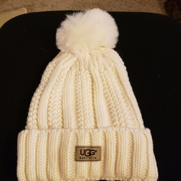 NEW UGG INFINITY SCARF AND HAT SETS WITH MATCHING GLOVES - Picture 4 of 6